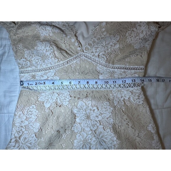 SAYLOR Maggy‎ Cream Flared Hemline Short Sleeve V-Neck Lace Dress MEDIUM - Picture 12 of 13